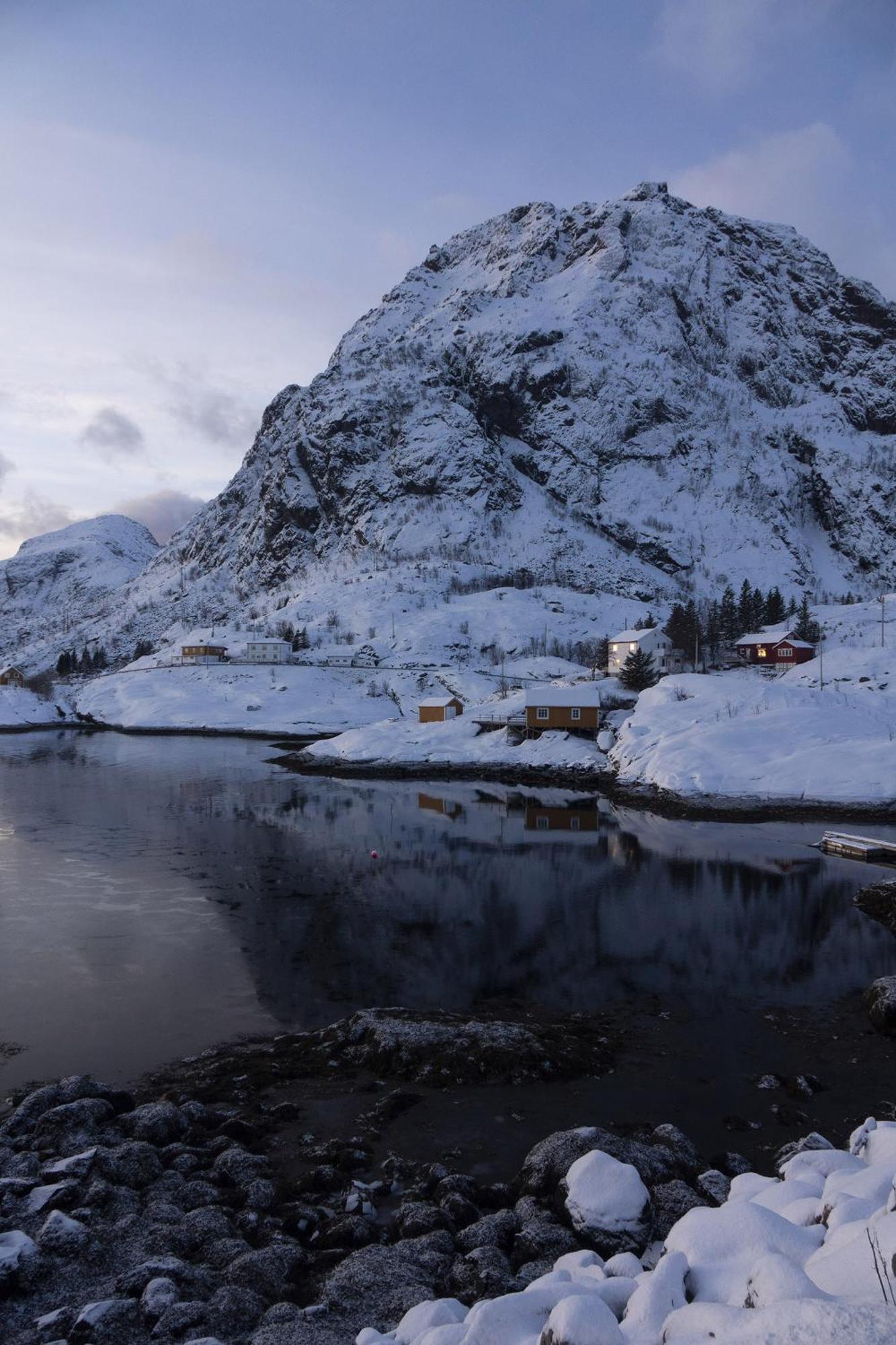 Kb Basement Apartment Sørvågen Dış mekan fotoğraf