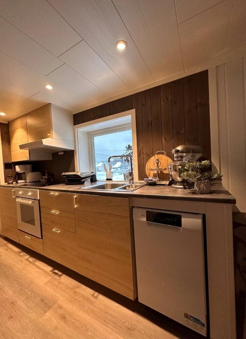 Kb Basement Apartment Sørvågen Dış mekan fotoğraf