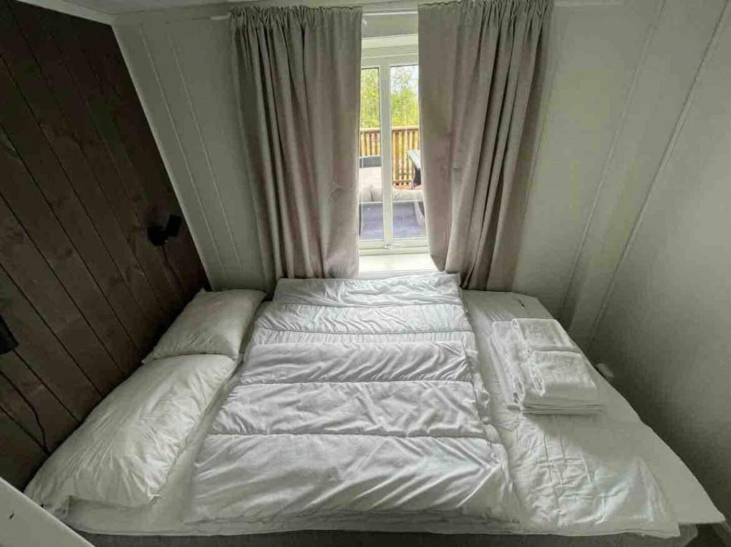 Kb Basement Apartment Sørvågen Dış mekan fotoğraf
