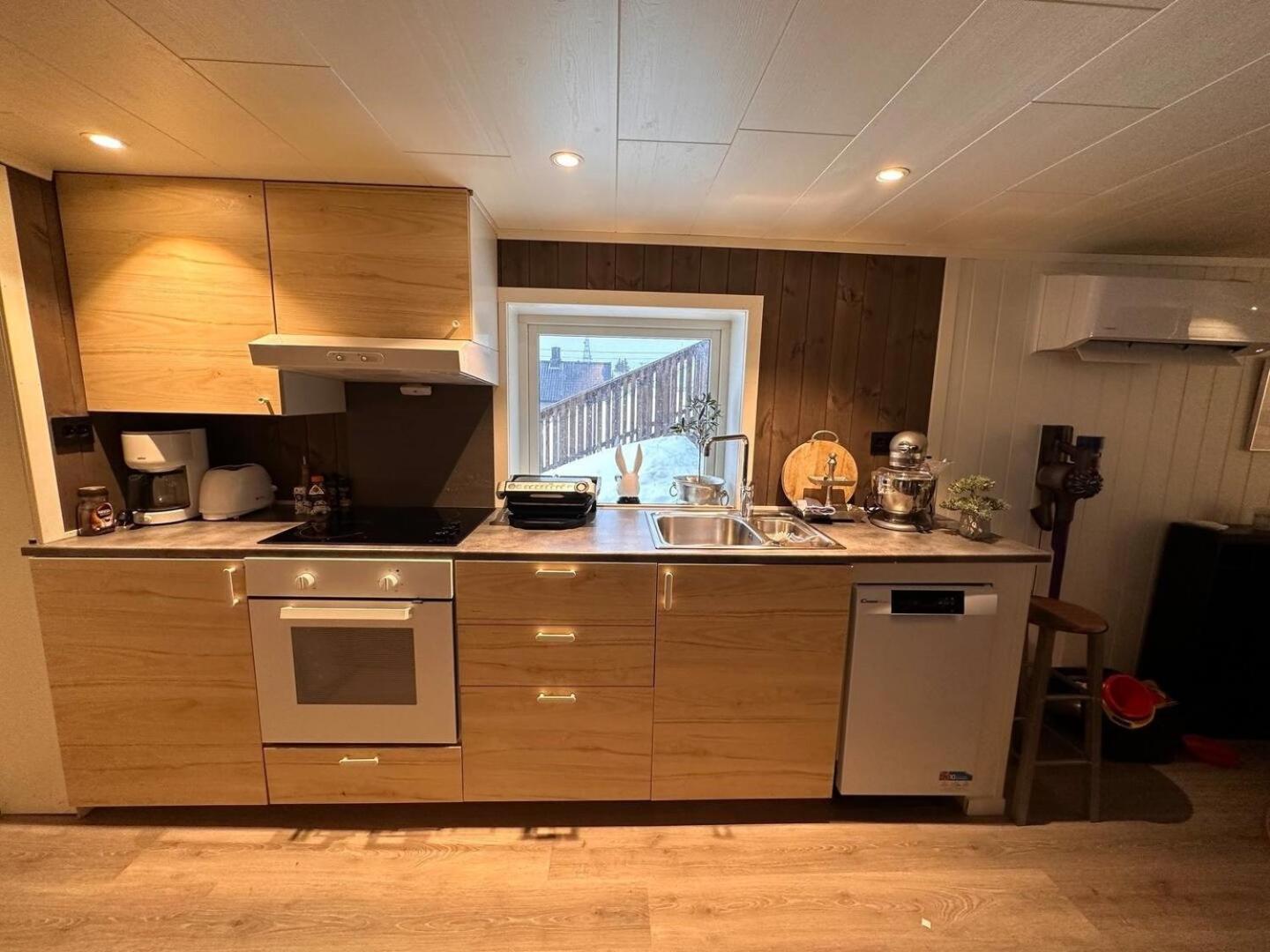 Kb Basement Apartment Sørvågen Dış mekan fotoğraf